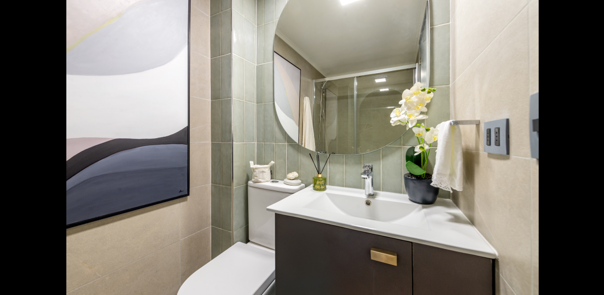 Baño principal con shower door